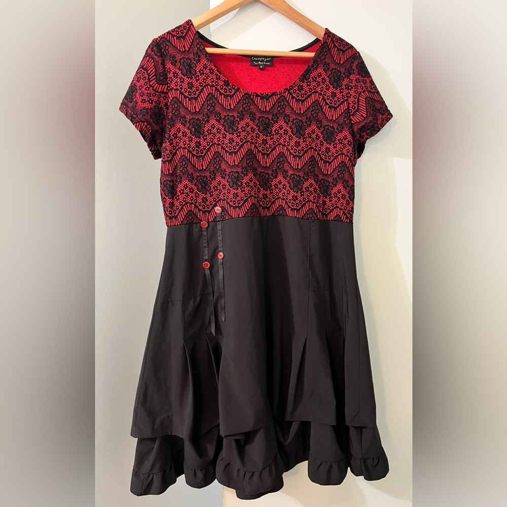 Champagne red and black pin-up style short sleeve round neck midi dress size 13